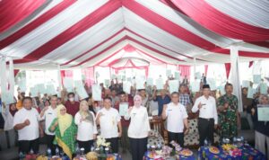 Pemkab Cirebon Bagikan 542 Sertifikat Tanah untuk Ratusan Warga di Kecamatan Ciwaringin