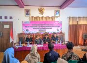Ketua Panwaslu Cisaga Tekankan Pilkada Serentak Aman Damai Kondusif Saat Gelar Kegiatan Peningkatan Kapasitas PTPS di Desa Karyamulya.