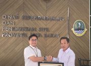 Kepala Disdukcapil Kabupaten Cirebon H. Iman Supriadi, S.Sos. M.Si Meraih Sertifikat Penghargaan Dari Bapak Kepala Dinas Kependudukan dan Pencatatatan Sipil Provinsi Jawa Barat