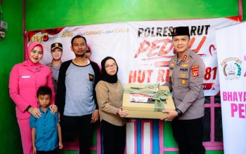 Polres Garut Salurkan Bantuan Sembako dan Perlengkapan Sekolah kepada Warga Cibatu