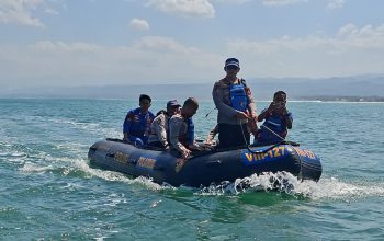 Satpolairud Polres Garut Laksanakan SAR Wisatawan Tenggelam di Pantai Karangpapak